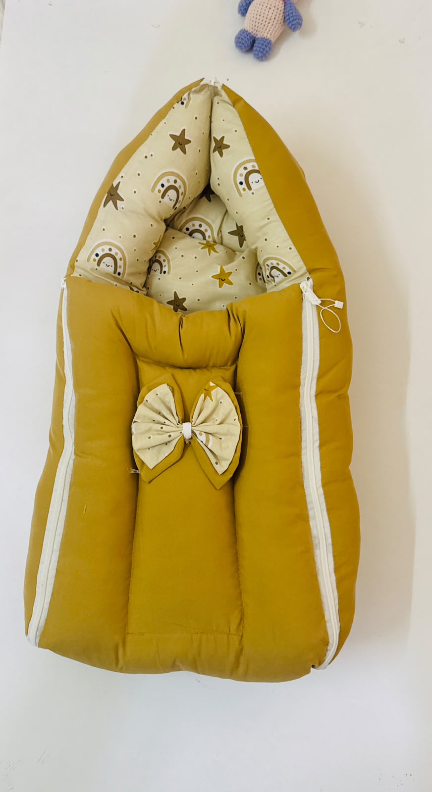 Carry bed -Golden